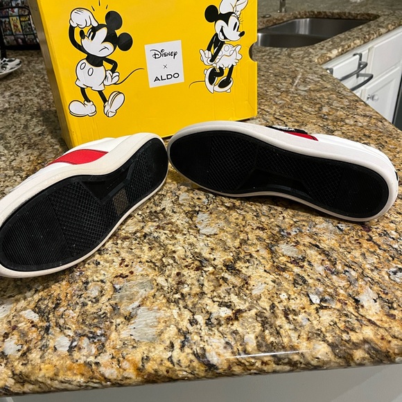 NEW ALDO DISNEY/MICKEY MOUSE TENNIS SHOES 2019 First of edition. - Picture 5 of 8